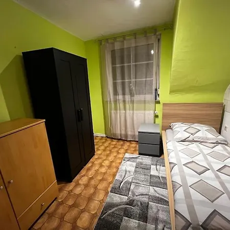 Grosses Haus In Neu Moebiliert * Julich