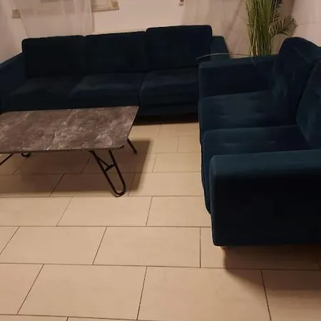 Grosses Haus In Neu Moebiliert * Jülich