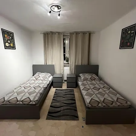 펜션 Grosses Haus In Neu Moebiliert