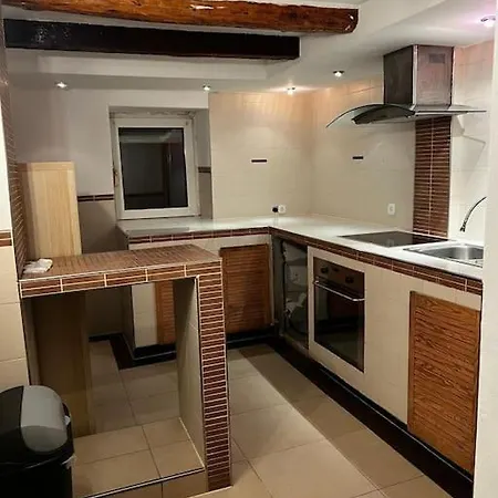 Grosses Haus In Neu Moebiliert *