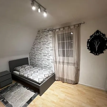 Grosses Haus In Neu Moebiliert