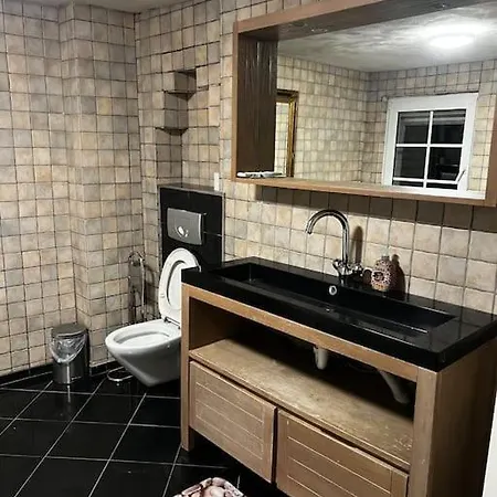 Semesterbostad Grosses Haus In Neu Moebiliert