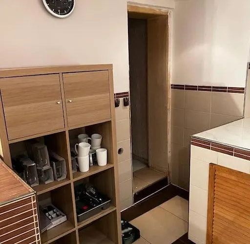 펜션 Grosses Haus In Neu Moebiliert *