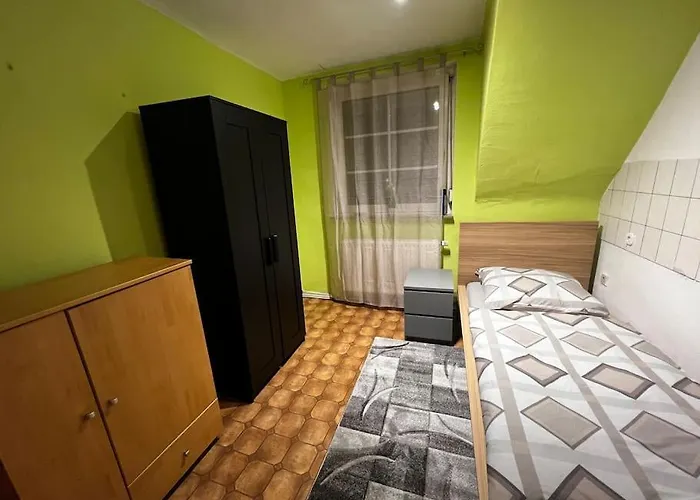 Grosses Haus In Neu Moebiliert * 줄리흐