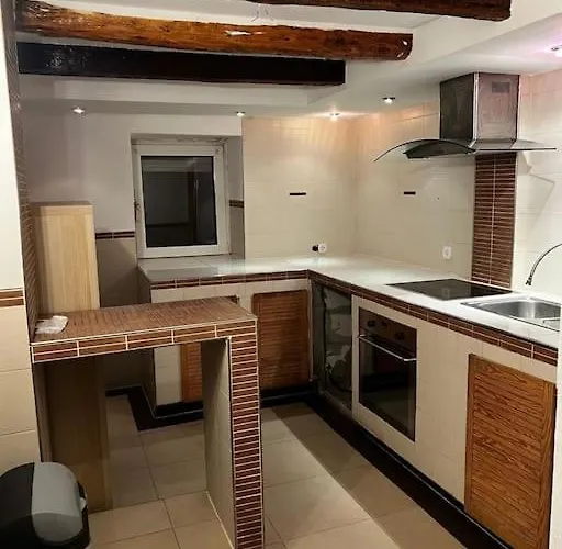 Grosses Haus In Neu Moebiliert 펜션