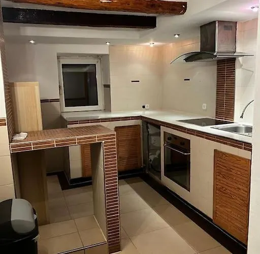 Grosses Haus In Neu Moebiliert *