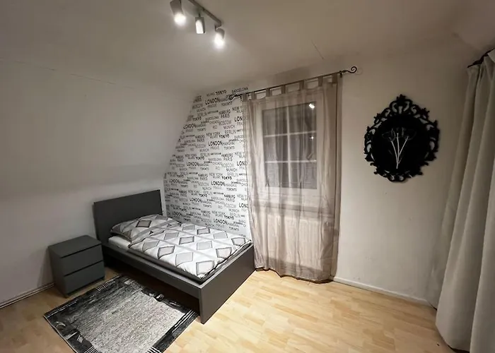 Grosses Haus In Neu Moebiliert